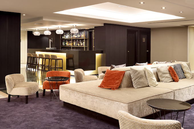 Hotel lounge